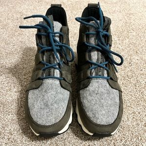 SOREL Kinetic Caribou Waterproof Snow Boots Size 11 (run small!)